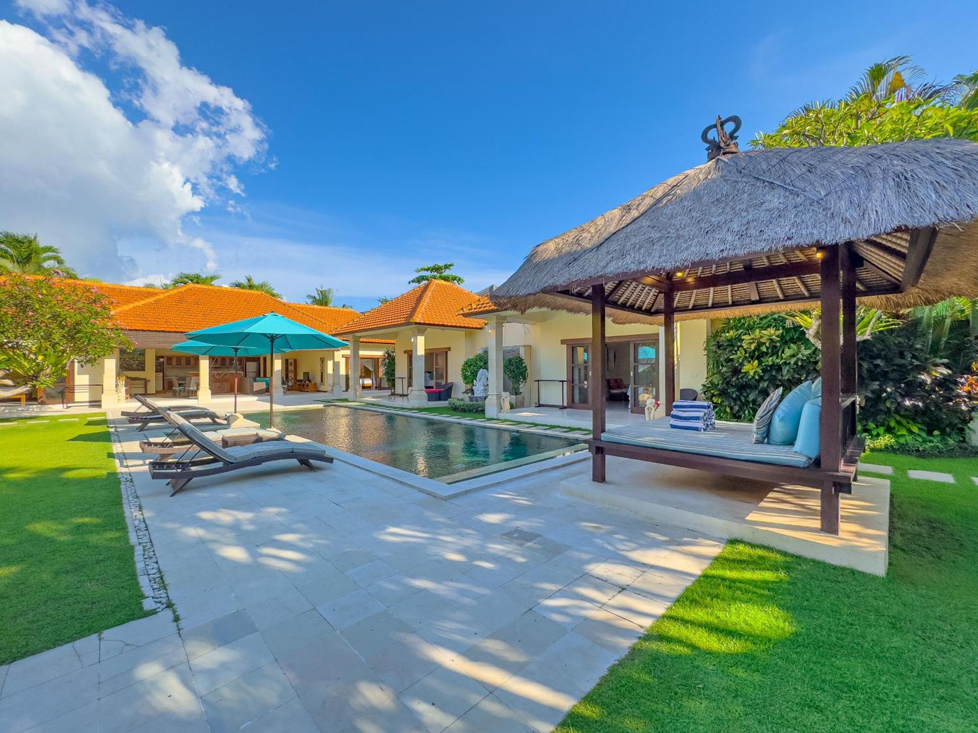 Villa Bugis Drupadi Seminyak Room photo