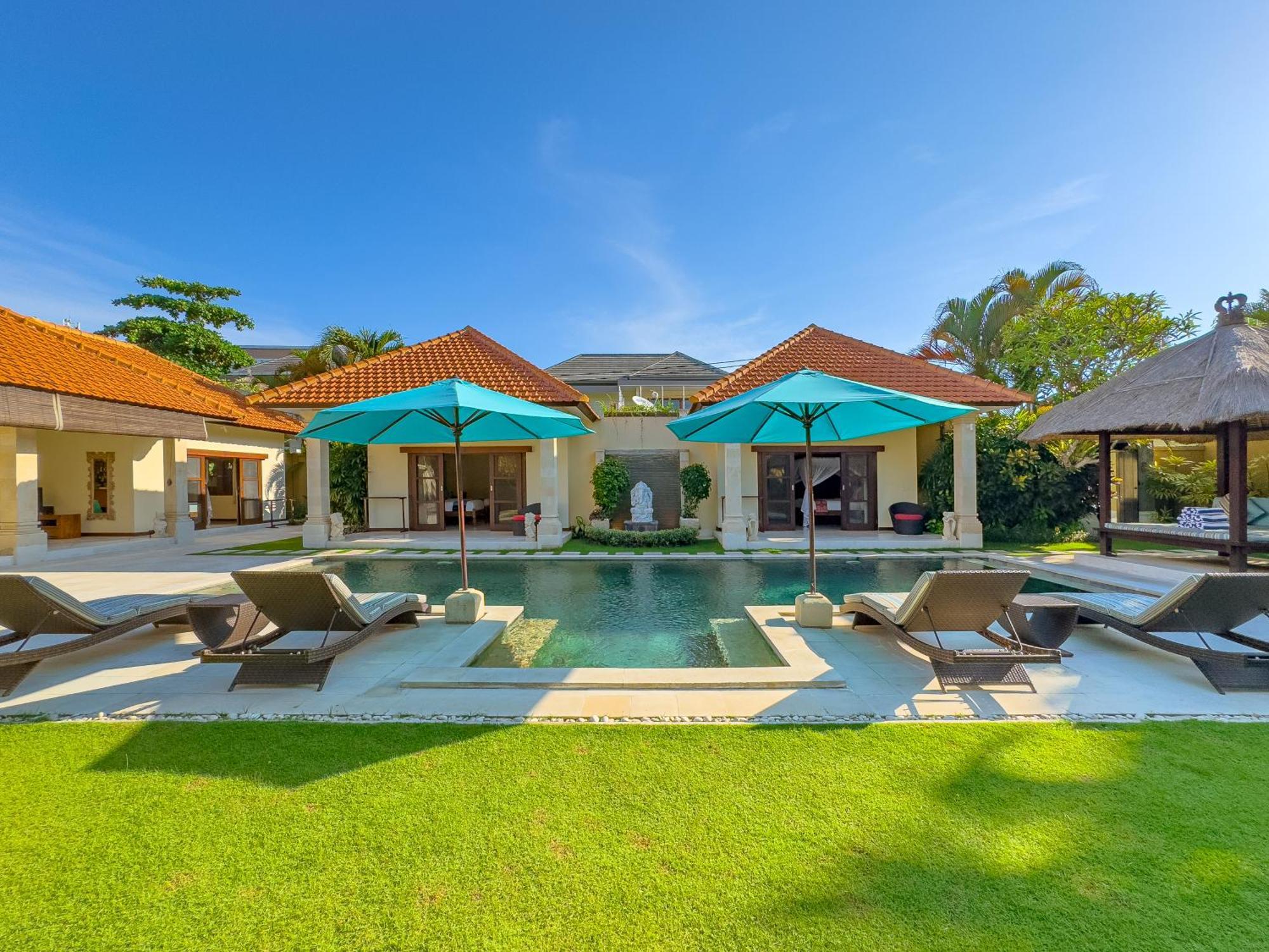 Villa Bugis Drupadi Seminyak Room photo